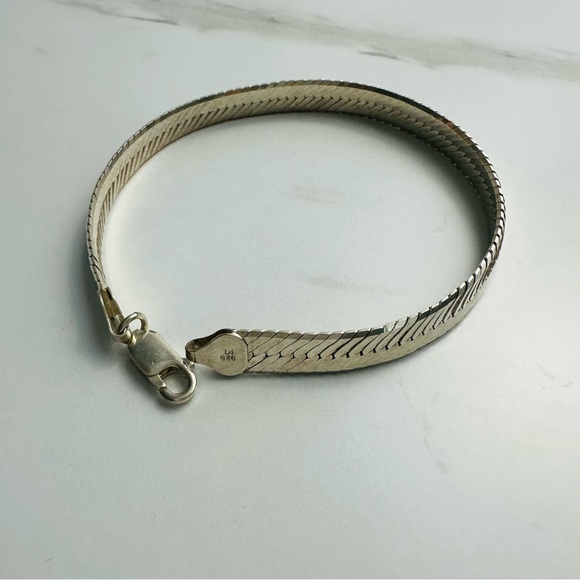 Vintage Italian Sterling Silver Herringbone Bracelet – 12.91g, Made in Italy - Picture 4 of 8